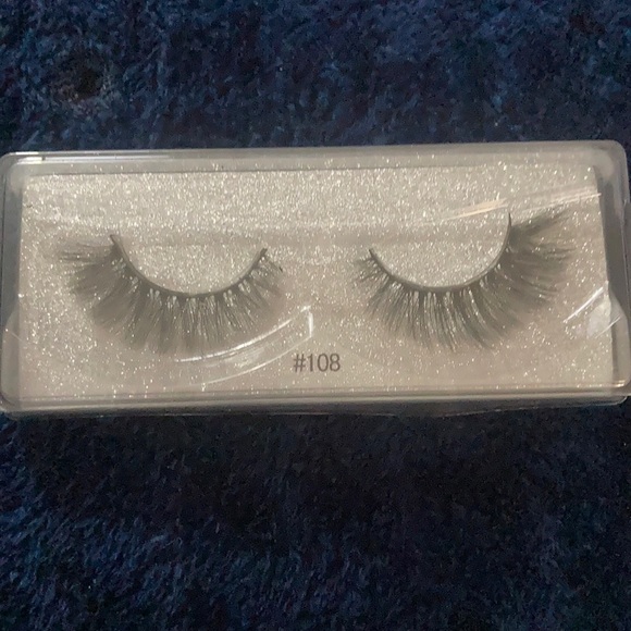 Lashes - Picture 4 of 4